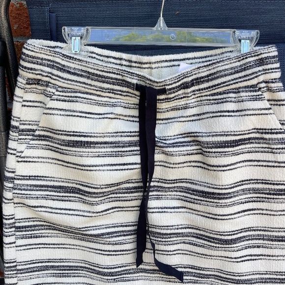 Navy & CreAm stripe Skirt - Picture 1 of 3